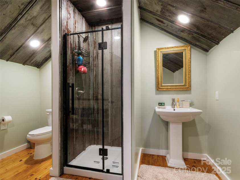 407 Terrell Drive, Bakersville, NC 28705.  MLS# CAR4304322, YatesRealty ID 7442. 