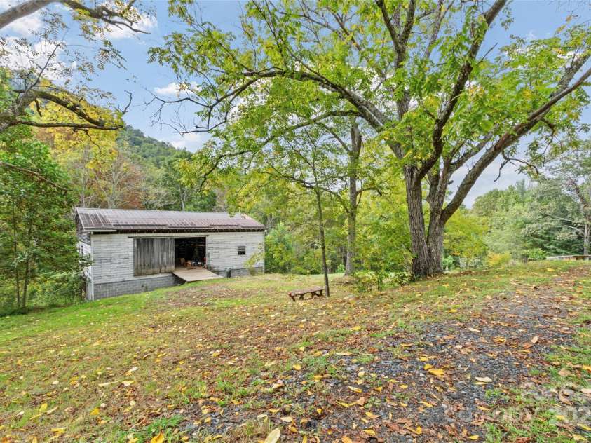 407 Terrell Drive, Bakersville, NC 28705.  MLS# CAR4304322, YatesRealty ID 7442. 