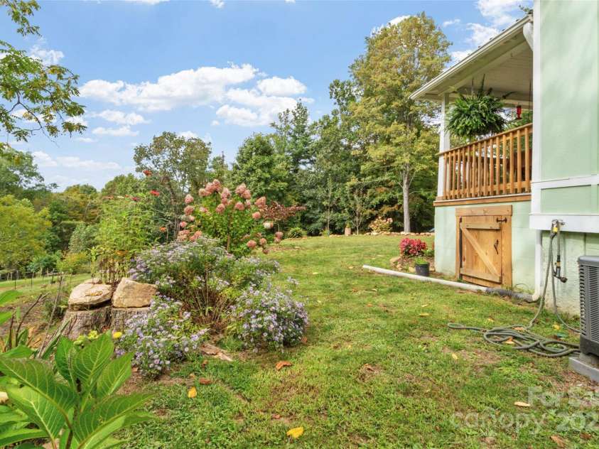 407 Terrell Drive, Bakersville, NC 28705.  MLS# CAR4304322, YatesRealty ID 7442. 