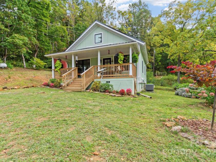 407 Terrell Drive, Bakersville, NC 28705.  MLS# CAR4304322, YatesRealty ID 7442. 