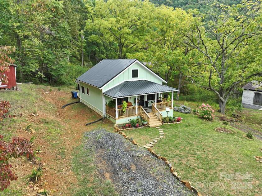 407 Terrell Drive, Bakersville, NC 28705.  MLS# CAR4304322, YatesRealty ID 7442. 