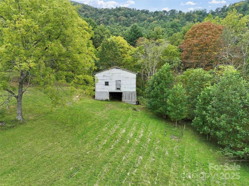 407 Terrell Drive, Bakersville, NC 28705.  MLS# CAR4304322, YatesRealty ID 7442. 