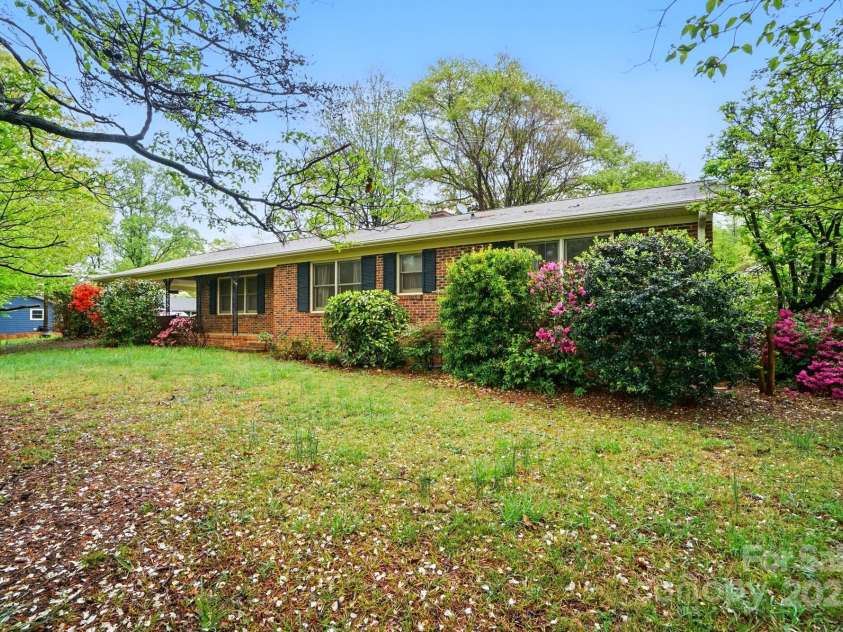 422 Sherrill Farm Road, Lincolnton, NC 28092.  MLS# CAR4242917, YatesRealty ID 7443. 