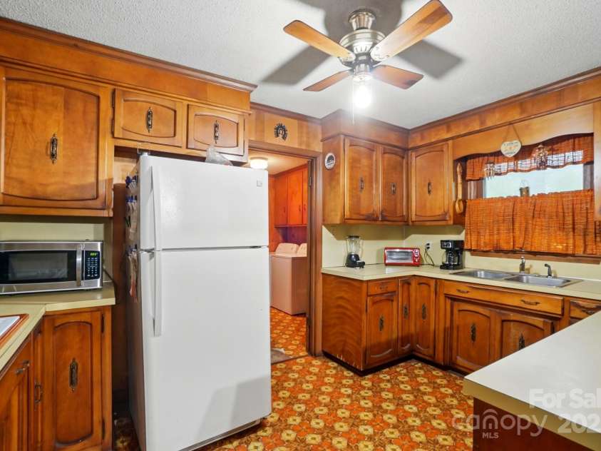 422 Sherrill Farm Road, Lincolnton, NC 28092.  MLS# CAR4242917, YatesRealty ID 7443. 