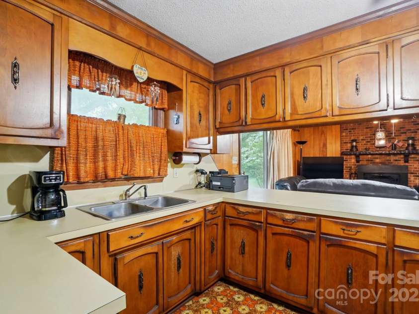 422 Sherrill Farm Road, Lincolnton, NC 28092.  MLS# CAR4242917, YatesRealty ID 7443. 