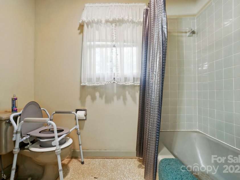 422 Sherrill Farm Road, Lincolnton, NC 28092.  MLS# CAR4242917, YatesRealty ID 7443. 