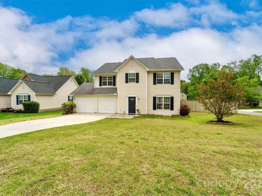 225 Carrie Court, Concord, NC 28027.  MLS# CAR4245716, YatesRealty ID 7444. Large corner lot