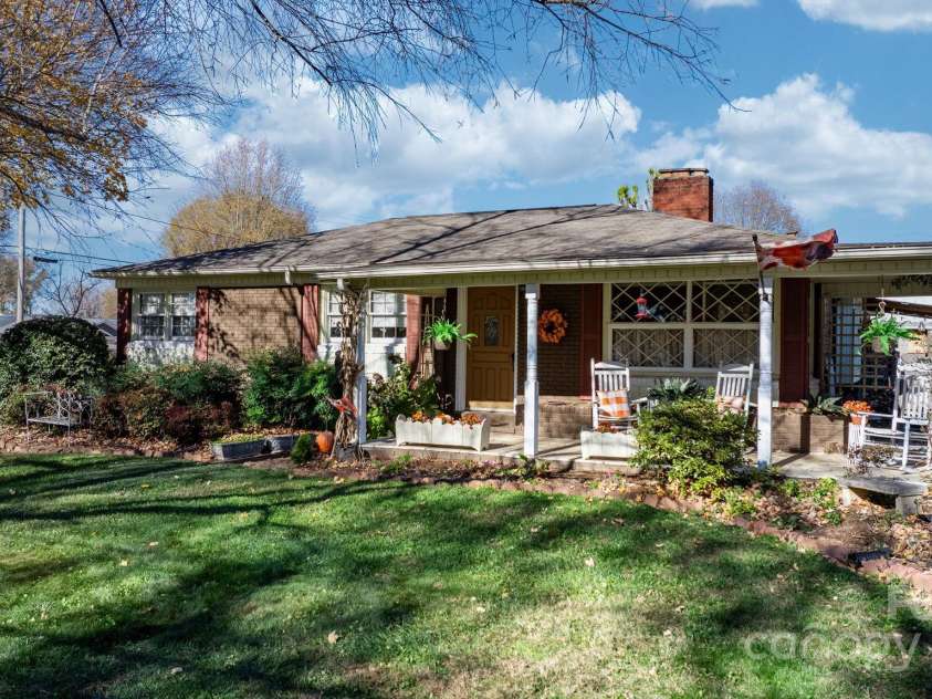 901 Union Street, Maiden, NC 28650.  MLS# CAR4322625, YatesRealty ID 7445. 