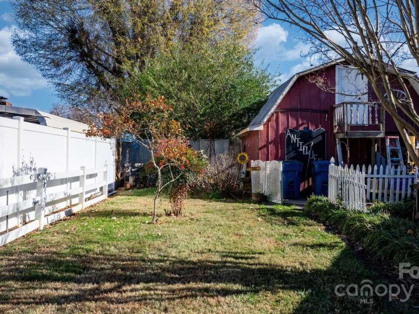 901 Union Street, Maiden, NC 28650.  MLS# CAR4322625, YatesRealty ID 7445. 