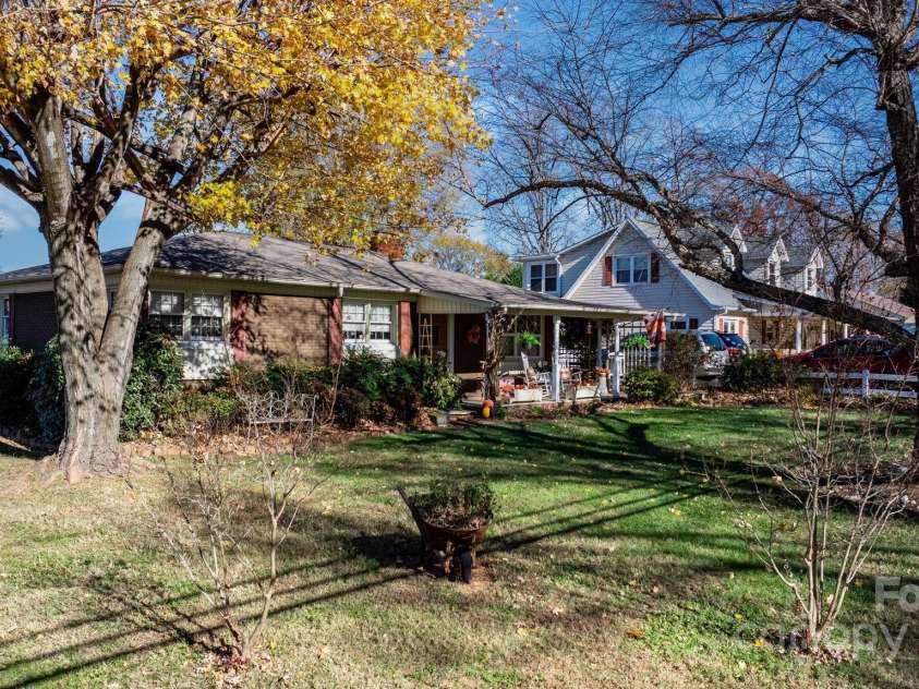 901 Union Street, Maiden, NC 28650.  MLS# CAR4322625, YatesRealty ID 7445. 
