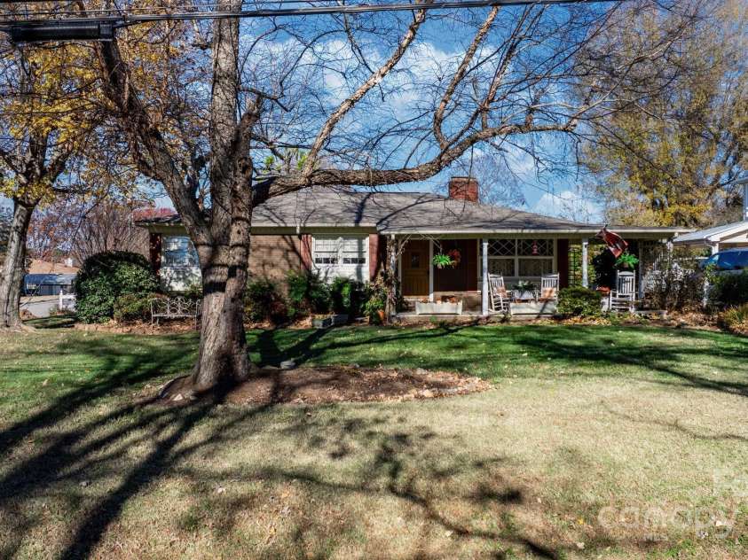 901 Union Street, Maiden, NC 28650.  MLS# CAR4322625, YatesRealty ID 7445. Charming corner lot