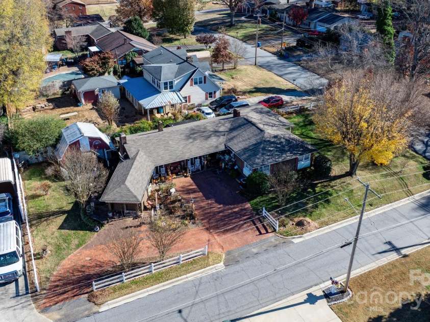 901 Union Street, Maiden, NC 28650.  MLS# CAR4322625, YatesRealty ID 7445. Circular driveway for entertaining with ease