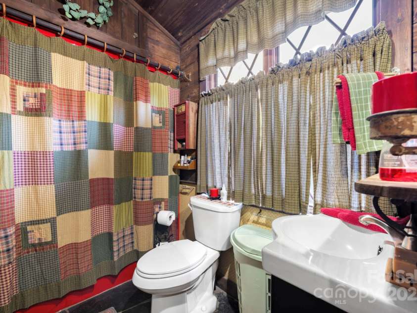 901 Union Street, Maiden, NC 28650.  MLS# CAR4322625, YatesRealty ID 7445. One of 2 full baths