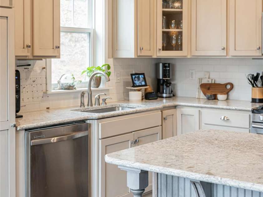 123 Arline Henry Way, Asheville, NC 28806.  MLS# CAR4232266, YatesRealty ID 7446. Kitchen