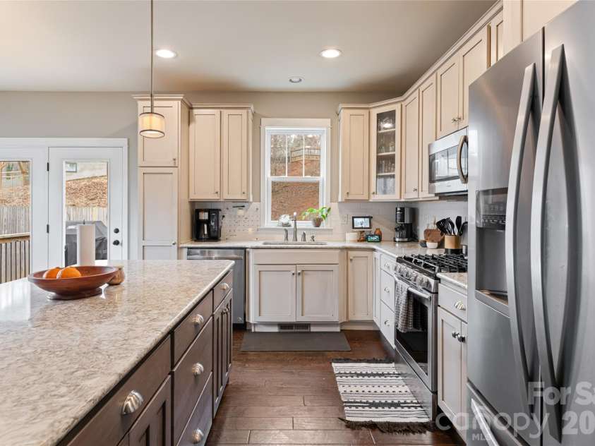 123 Arline Henry Way, Asheville, NC 28806.  MLS# CAR4232266, YatesRealty ID 7446. Kitchen