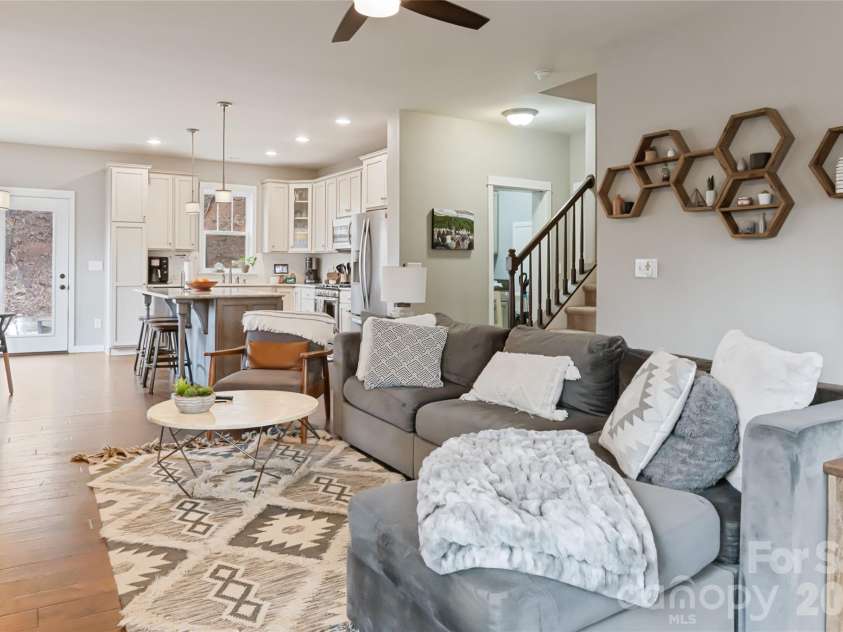 123 Arline Henry Way, Asheville, NC 28806.  MLS# CAR4232266, YatesRealty ID 7446. Open Floorplan Living Room/Kitchen