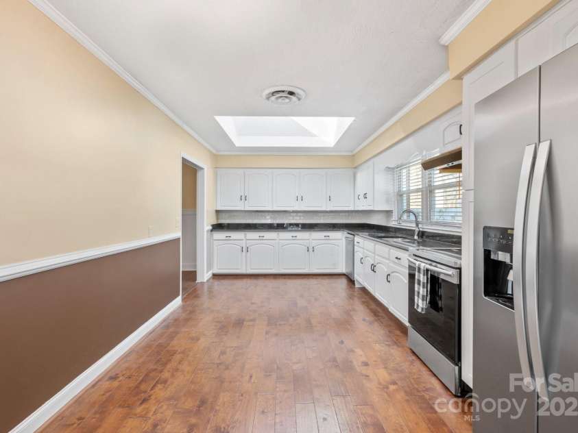 220 Augusta Drive, Statesville, NC 28625.  MLS# CAR4274389, YatesRealty ID 7446. 