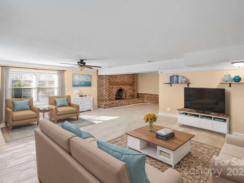 220 Augusta Drive, Statesville, NC 28625.  MLS# CAR4274389, YatesRealty ID 7446. 