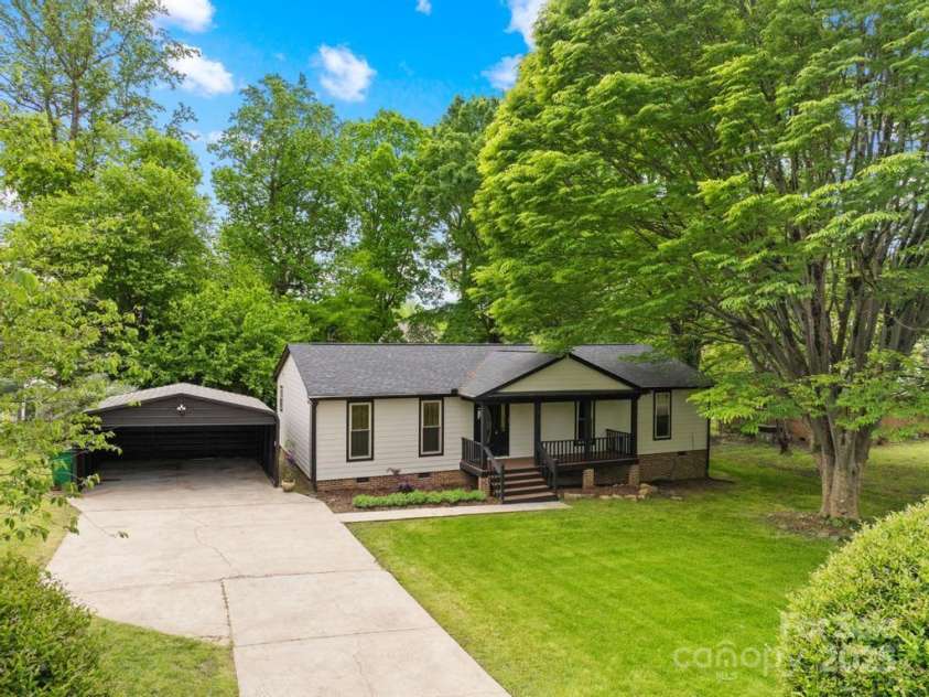 509 Carole Lane, Charlotte, NC 28214.  MLS# CAR4246567, YatesRealty ID 7448. 