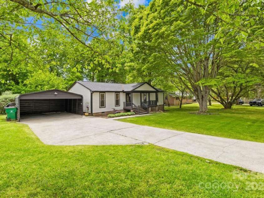 509 Carole Lane, Charlotte, NC 28214.  MLS# CAR4246567, YatesRealty ID 7448. 