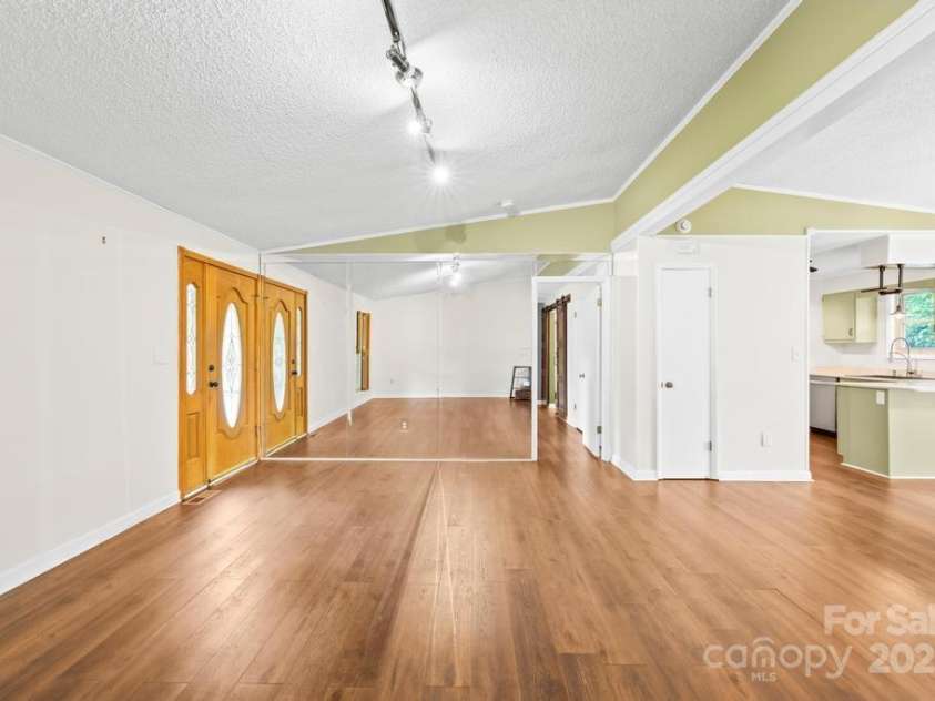 509 Carole Lane, Charlotte, NC 28214.  MLS# CAR4246567, YatesRealty ID 7448. 