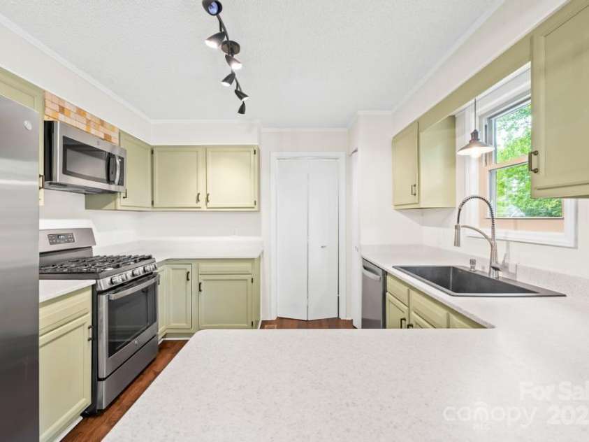 509 Carole Lane, Charlotte, NC 28214.  MLS# CAR4246567, YatesRealty ID 7448. 