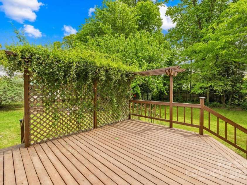 509 Carole Lane, Charlotte, NC 28214.  MLS# CAR4246567, YatesRealty ID 7448. 