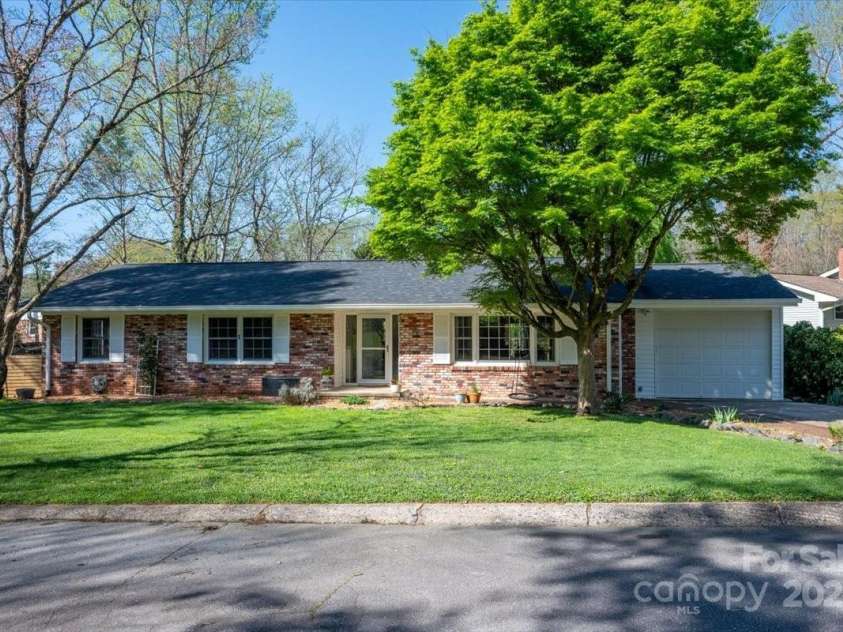 37 Far Hills Terrace, Brevard, NC 28712.  MLS# CAR4231717, YatesRealty ID 7449. 