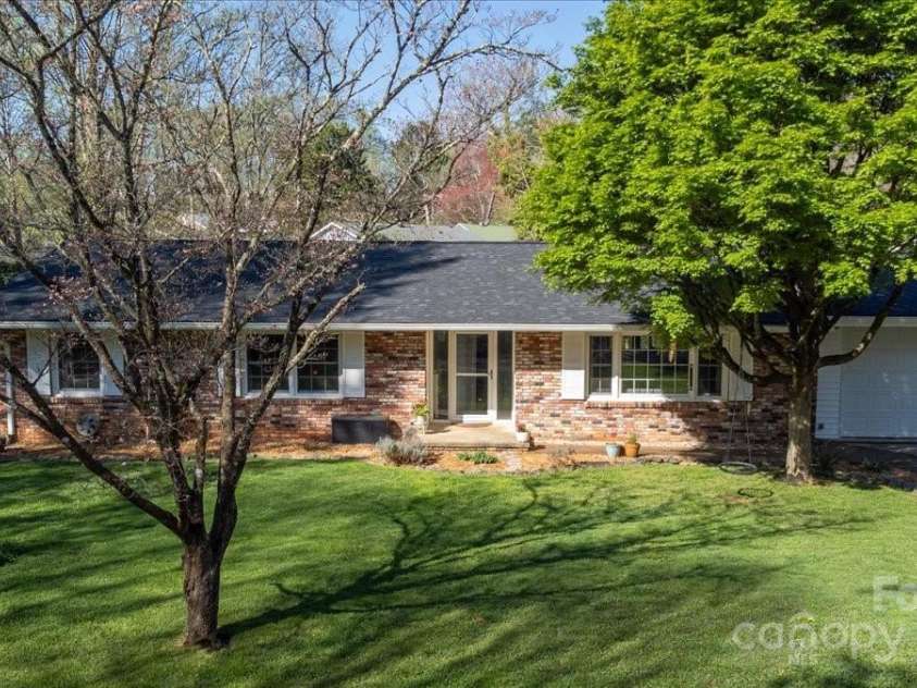 37 Far Hills Terrace, Brevard, NC 28712.  MLS# CAR4231717, YatesRealty ID 7449. 