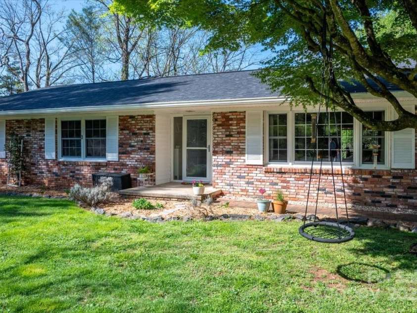 37 Far Hills Terrace, Brevard, NC 28712.  MLS# CAR4231717, YatesRealty ID 7449. 