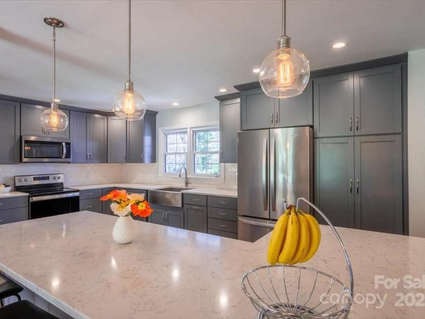 37 Far Hills Terrace, Brevard, NC 28712.  MLS# CAR4231717, YatesRealty ID 7449. 