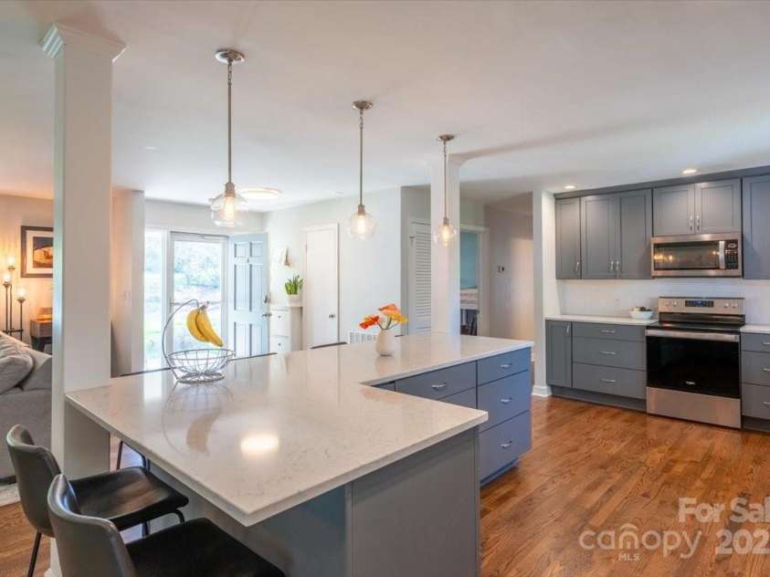 37 Far Hills Terrace, Brevard, NC 28712.  MLS# CAR4231717, YatesRealty ID 7449. 