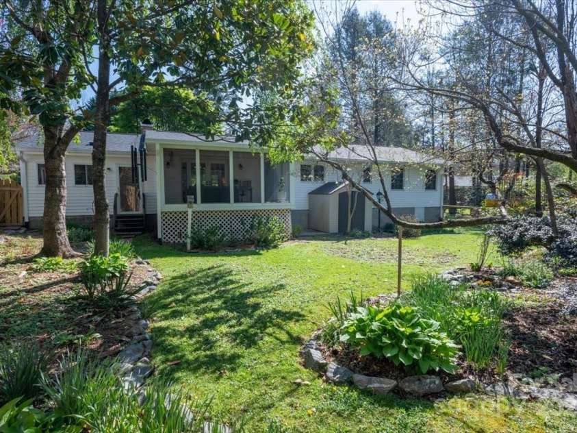 37 Far Hills Terrace, Brevard, NC 28712.  MLS# CAR4231717, YatesRealty ID 7449. 