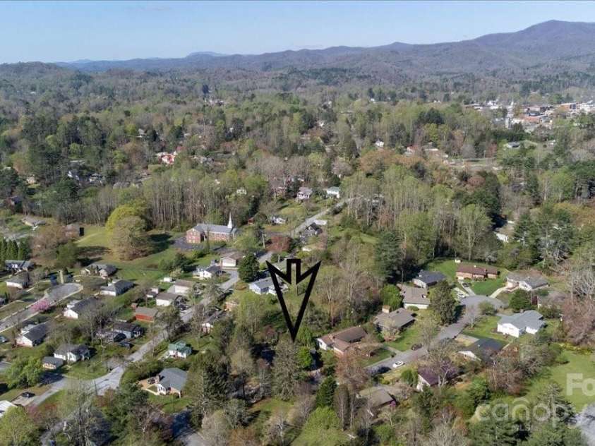 37 Far Hills Terrace, Brevard, NC 28712.  MLS# CAR4231717, YatesRealty ID 7449. 