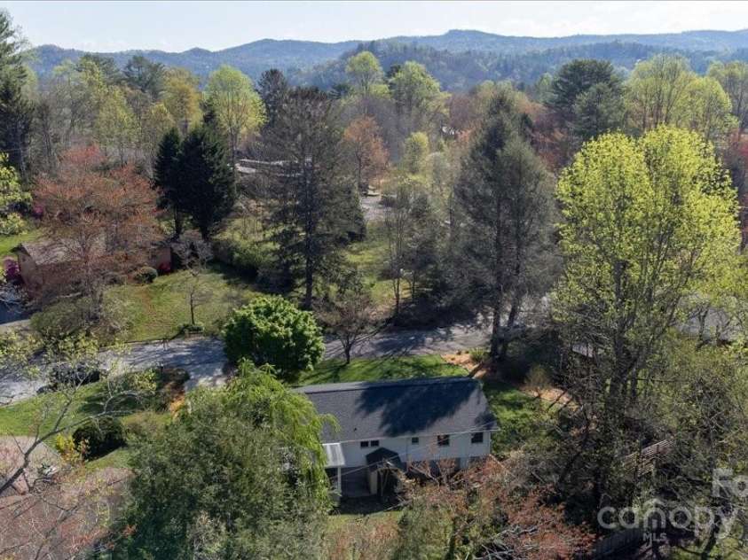 37 Far Hills Terrace, Brevard, NC 28712.  MLS# CAR4231717, YatesRealty ID 7449. 