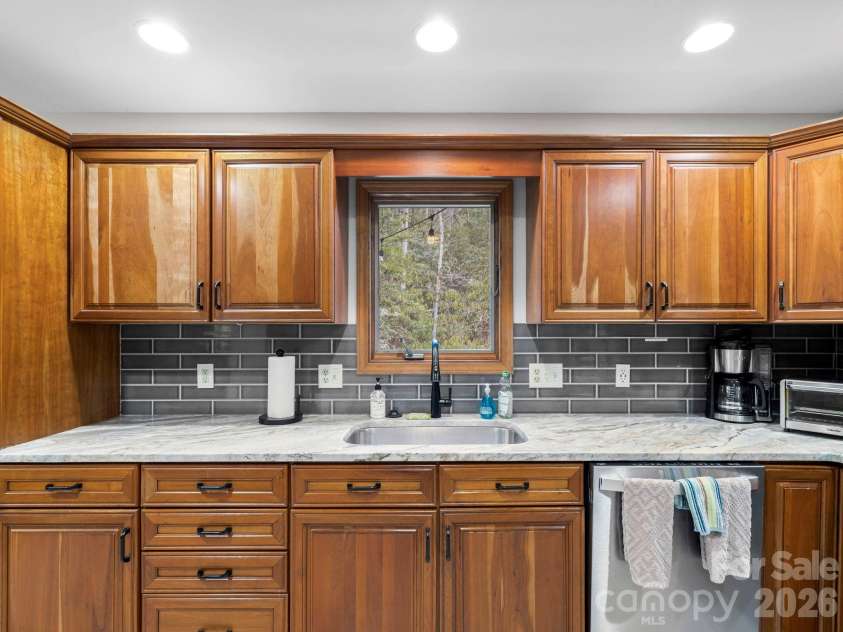 581 Hubbard Hollow Road, Rosman, NC 28772.  MLS# CAR4341055, YatesRealty ID 7449. Custom Backspash
