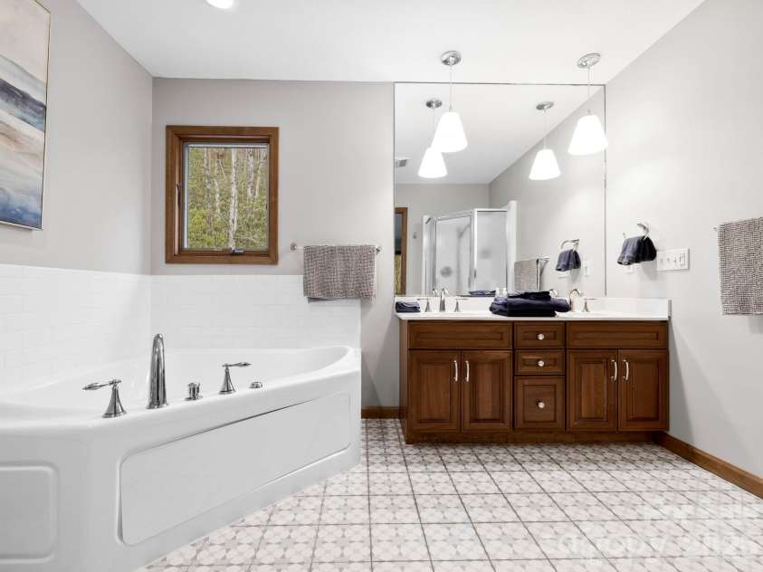 581 Hubbard Hollow Road, Rosman, NC 28772.  MLS# CAR4341055, YatesRealty ID 7449. Primary Bathroom