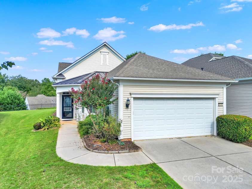 16307 Raven Crest Drive, Fort Mill, SC 29707.  MLS# CAR4297378, YatesRealty ID 7452. 