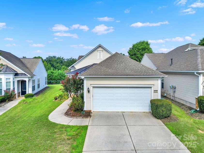 16307 Raven Crest Drive, Fort Mill, SC 29707.  MLS# CAR4297378, YatesRealty ID 7452. 