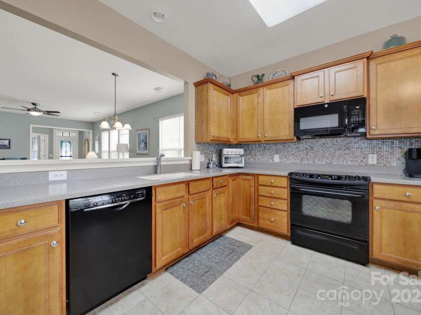 16307 Raven Crest Drive, Fort Mill, SC 29707.  MLS# CAR4297378, YatesRealty ID 7452. 