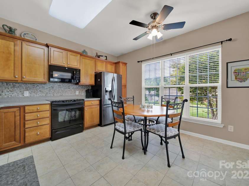 16307 Raven Crest Drive, Fort Mill, SC 29707.  MLS# CAR4297378, YatesRealty ID 7452. 