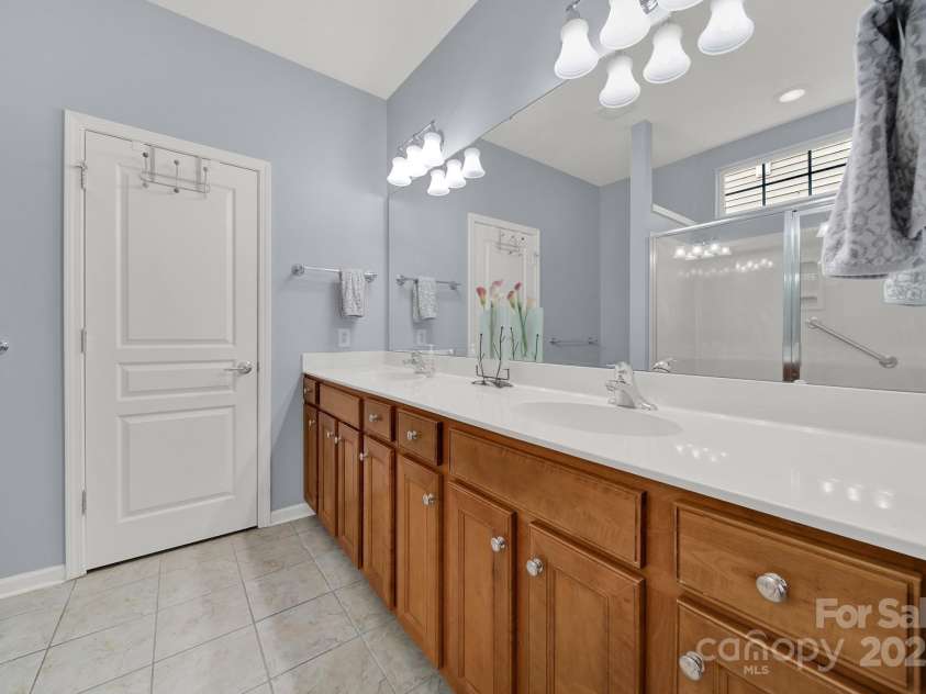 16307 Raven Crest Drive, Fort Mill, SC 29707.  MLS# CAR4297378, YatesRealty ID 7452. 