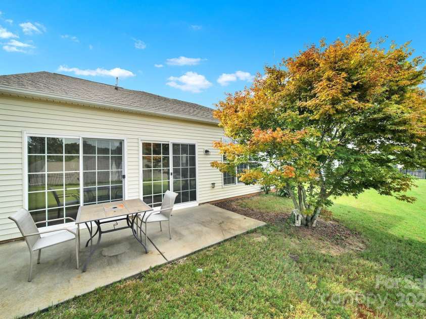 16307 Raven Crest Drive, Fort Mill, SC 29707.  MLS# CAR4297378, YatesRealty ID 7452. 