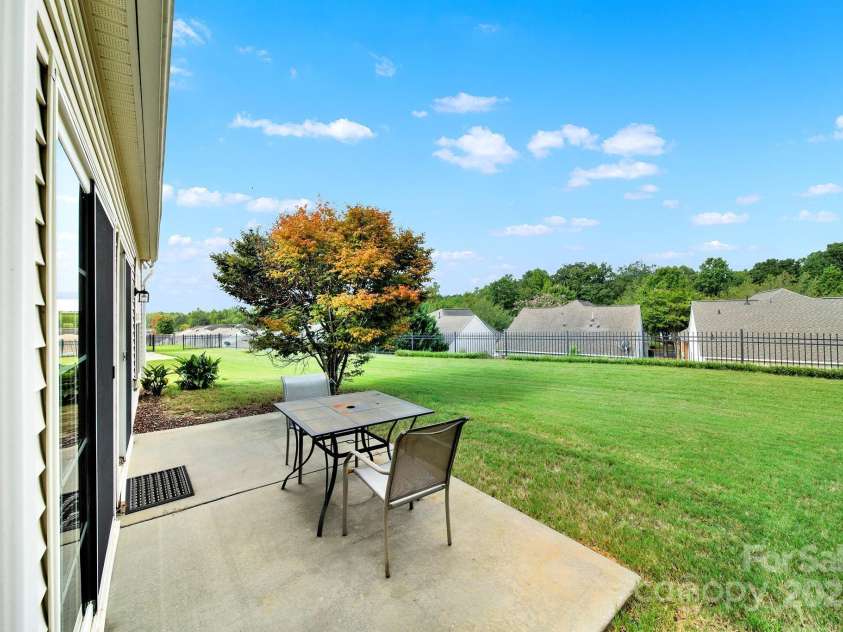 16307 Raven Crest Drive, Fort Mill, SC 29707.  MLS# CAR4297378, YatesRealty ID 7452. 