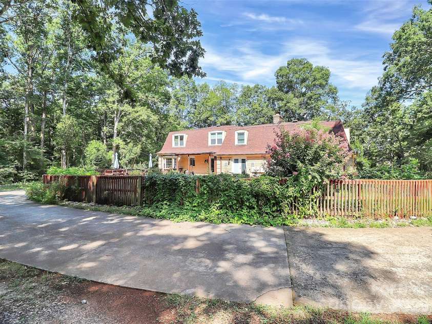 1940 Rock Hill Church Road, Matthews, NC 28104.  MLS# CAR4275289, YatesRealty ID 7456. 