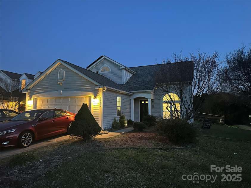 10202 Orchard Grass Court, Charlotte, NC 28278.  MLS# CAR4246172, YatesRealty ID 7457. 
