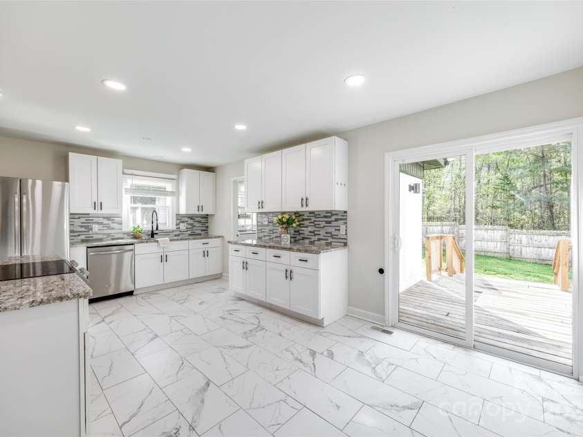 1849 Harris Road, Fort Mill, SC 29708.  MLS# CAR4241531, YatesRealty ID 7458. Beautifully updated kitchen