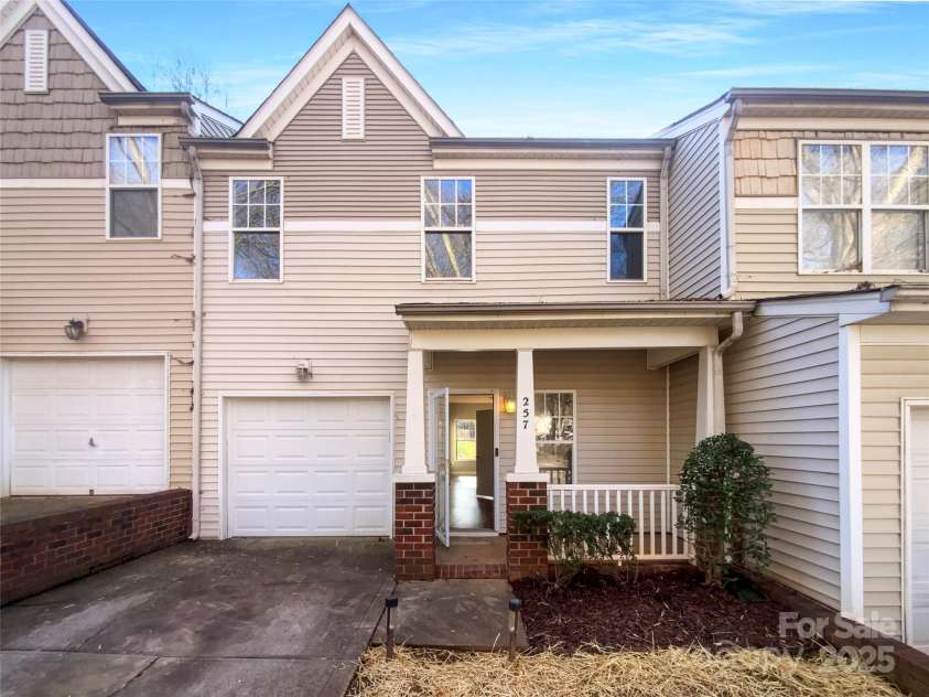 257 Doughton Lane, Charlotte, NC 28217.  MLS# CAR4220233, YatesRealty ID 7460. 