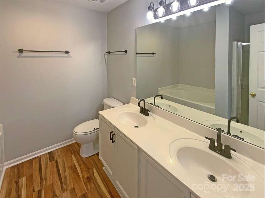 257 Doughton Lane, Charlotte, NC 28217.  MLS# CAR4220233, YatesRealty ID 7460. 