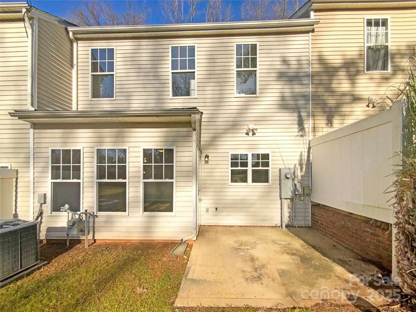 257 Doughton Lane, Charlotte, NC 28217.  MLS# CAR4220233, YatesRealty ID 7460. 
